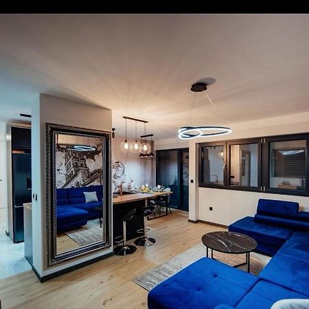 Black Queen Apartment Split Bagian luar foto