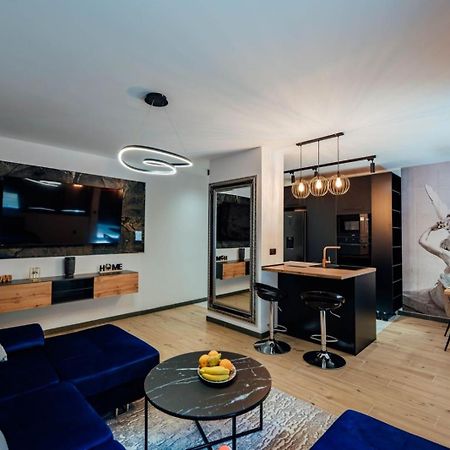 Black Queen Apartment Split Bagian luar foto