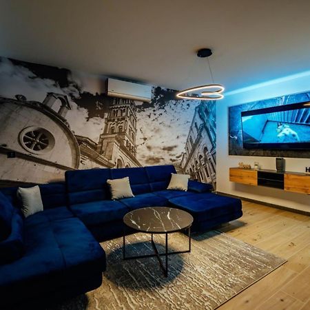Black Queen Apartment Split Bagian luar foto