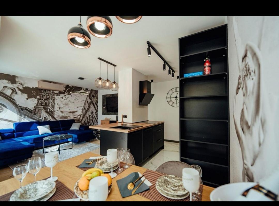 Black Queen Apartment Split Bagian luar foto
