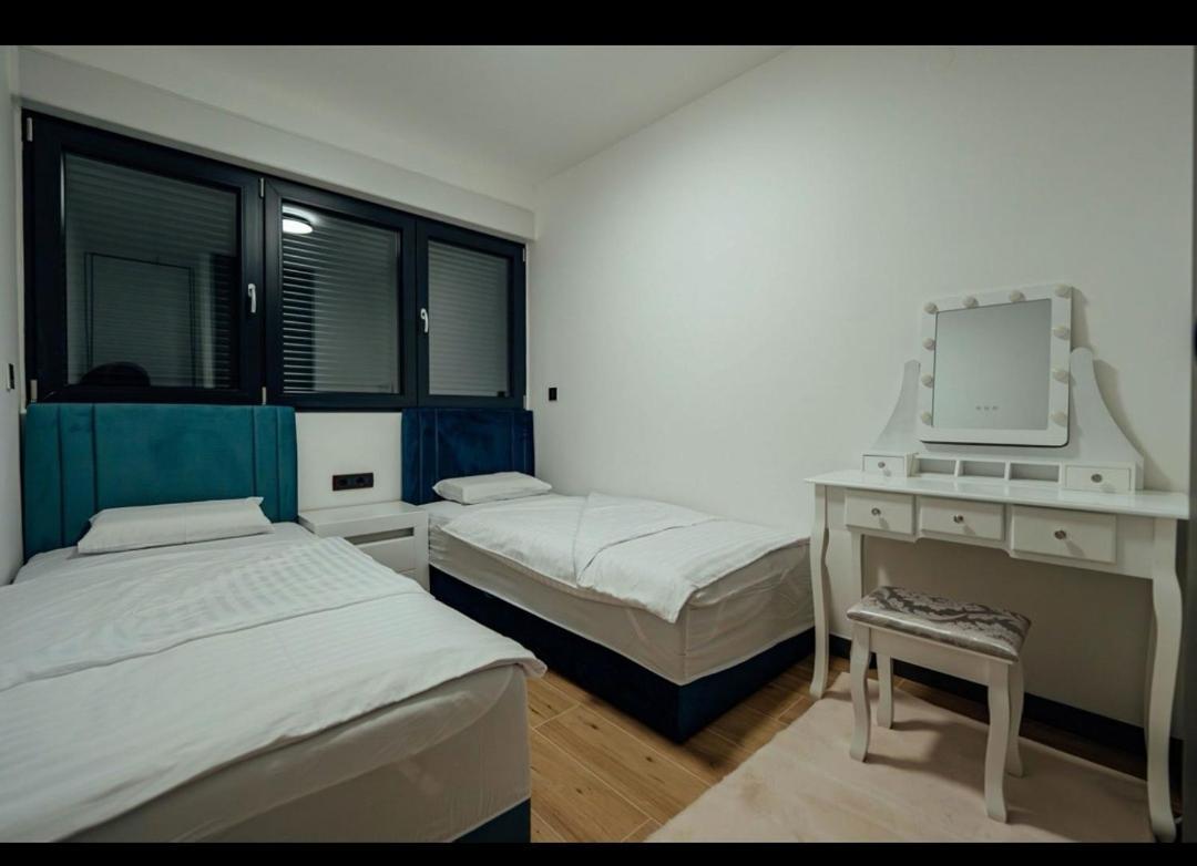 Black Queen Apartment Split Bagian luar foto