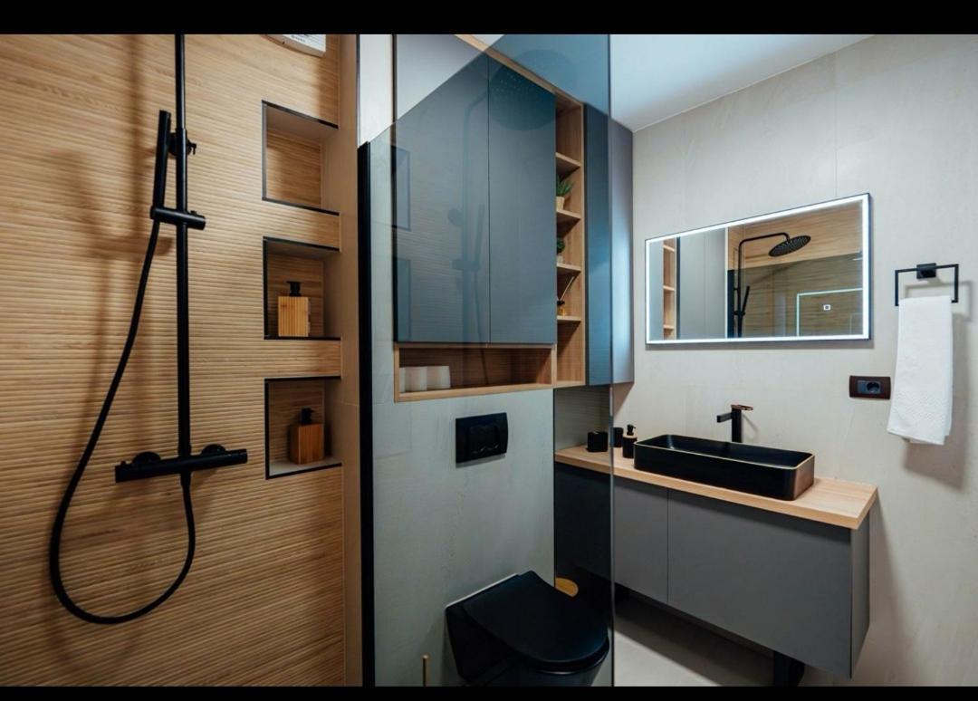 Black Queen Apartment Split Bagian luar foto